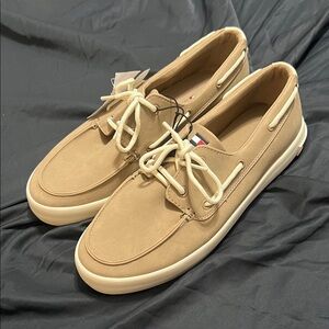 NWT Tommy Hilfiger boat shoes (8.5)